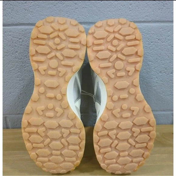 Steve Madden Taupe and Metallic Sneakers-NIB-Women’s size 7 - Picture 7 of 8